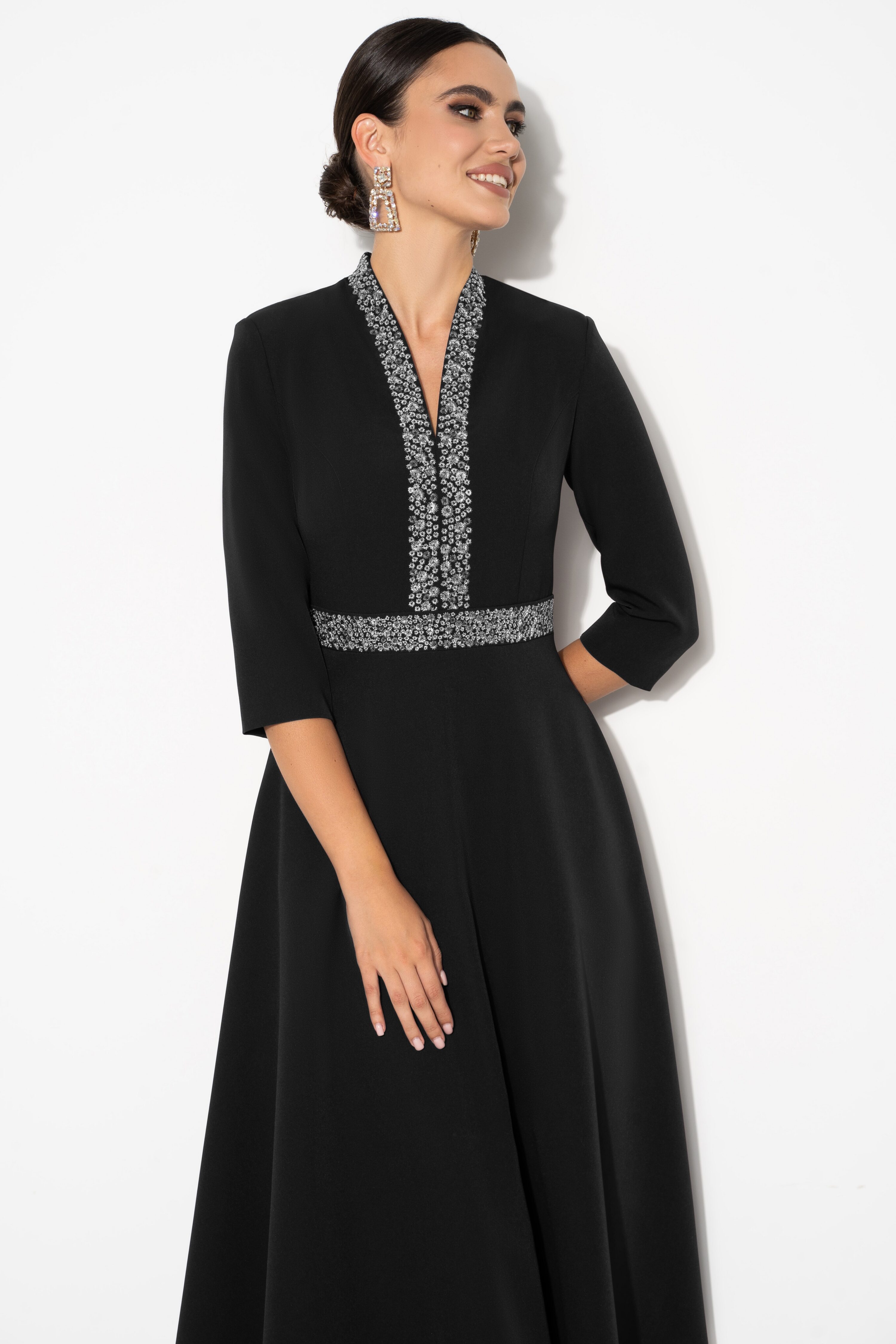 Купить платье URS 22-974-2 черное с вышивкой