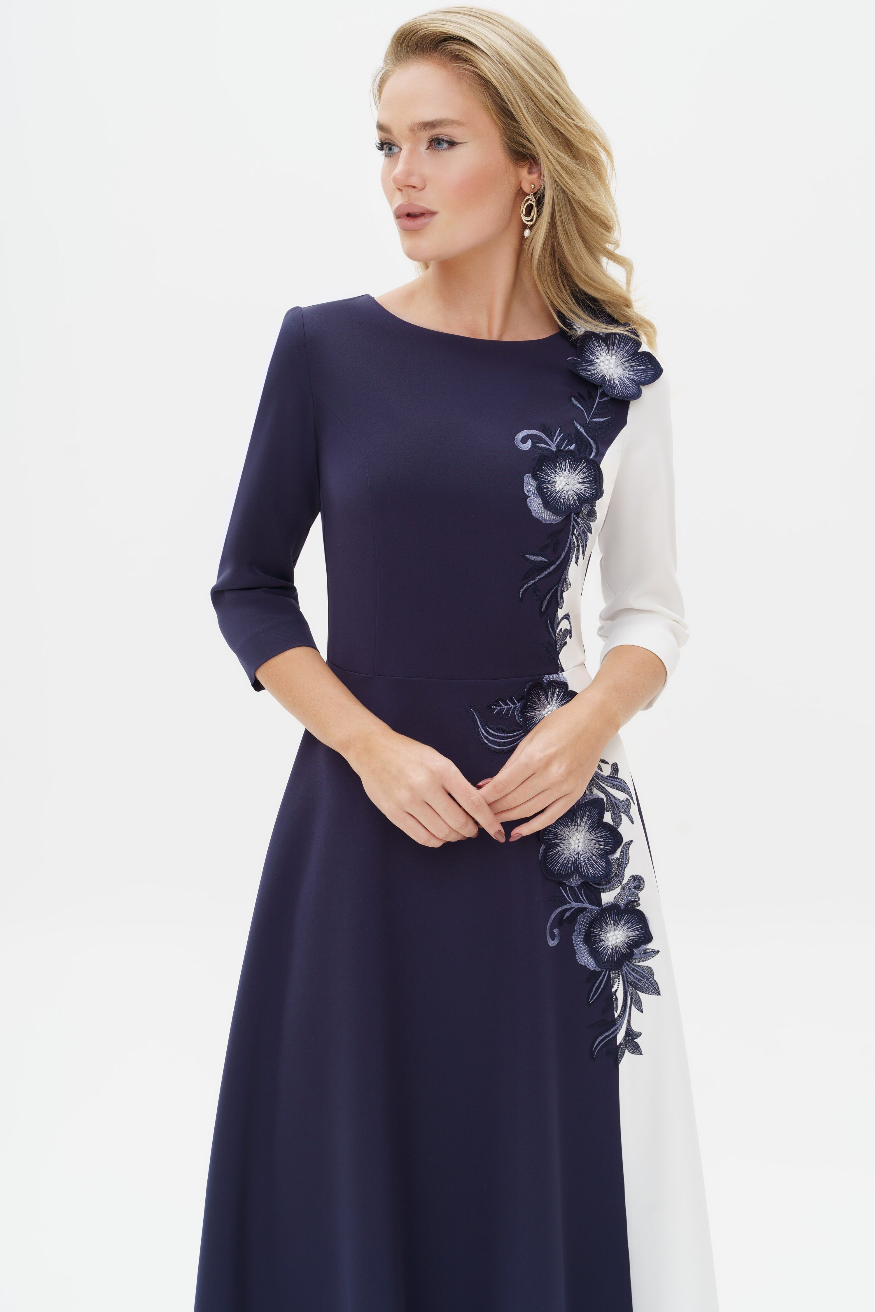 Купить платье URS 24-310-1 синее женское с вышивкой
