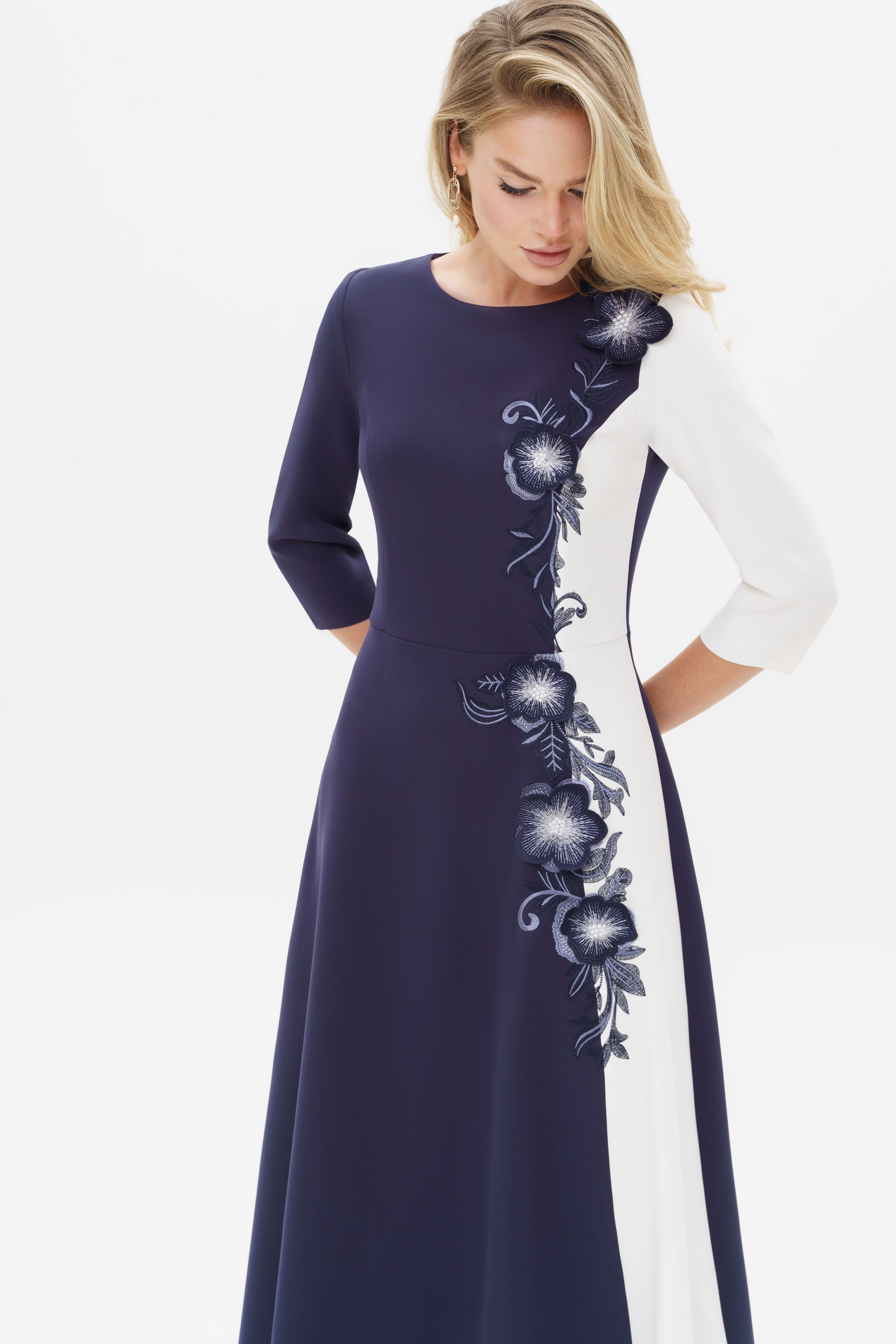 Купить платье URS 24-310-1 синее женское с вышивкой
